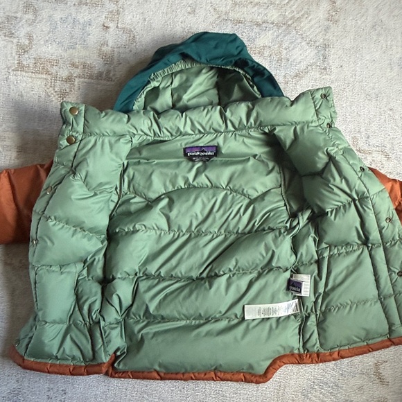Kids Patagonia Two-Tone Hooded Puffer Jacket - Picture 4 of 5